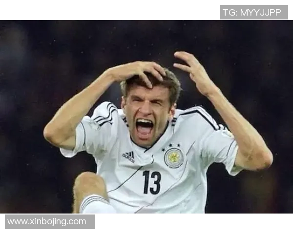 足球小卡片：揭开球星背后的故事与收藏价值